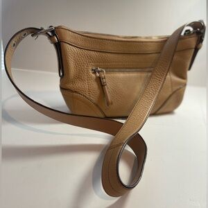 Coach~Vintage~Madison~Tan~Soft
Pebbled Leather~Shoulder Bag~Top Zipper Closure